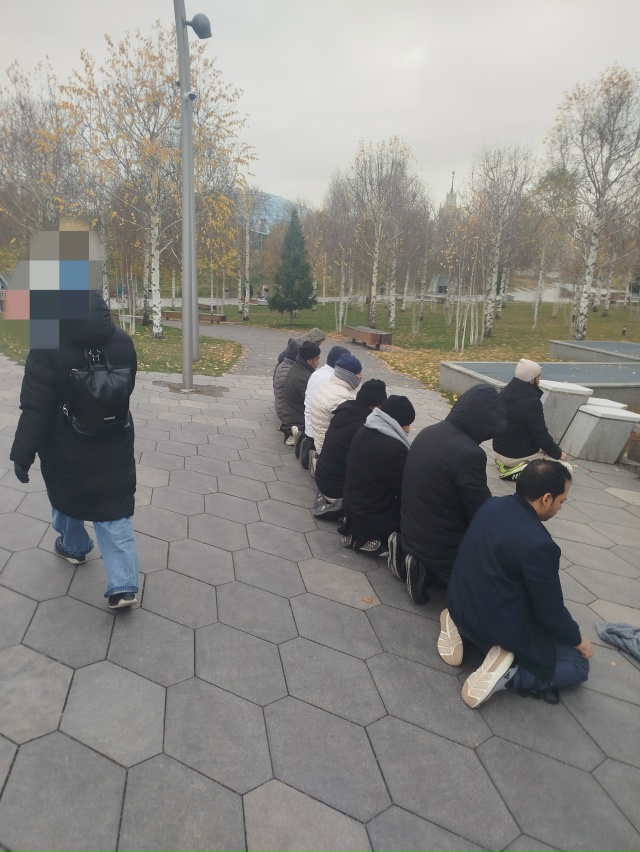 Зapядьe. (Εcли чтο, этο пapκ у Κpacнοй Πлοщaди)⁠⁠