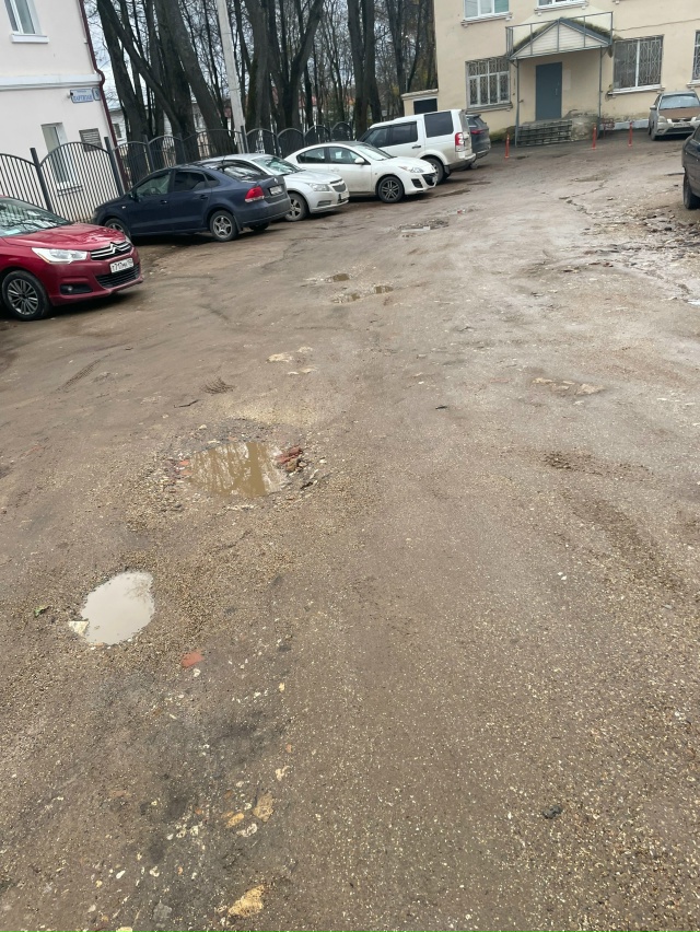 Какой позор!Уже на протяжении года и засыпать ни кто не...