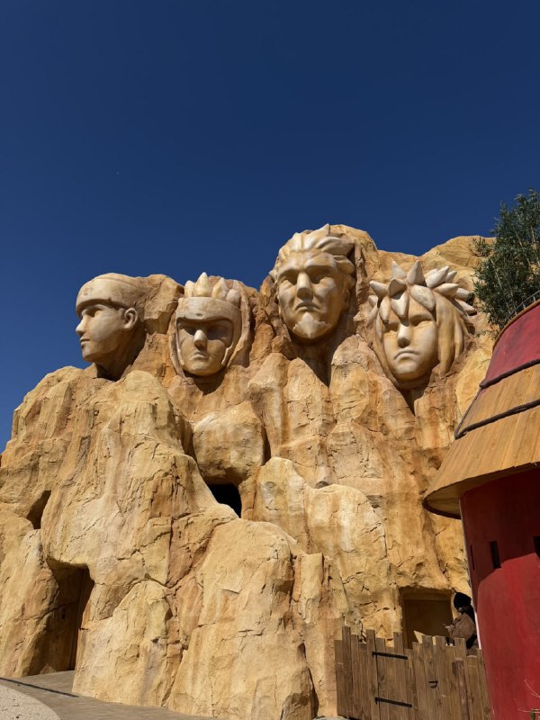 ⚡️Во Франции, в парке Konoha Land в Прованском парке Спиру, официально открылся аттракцион по мотива