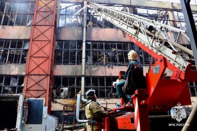 «В 14 часов 56 минут пожар полностью ликвидирован. На мес...