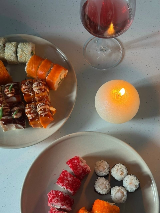 Роллы в выходные - база.
Роллы из [club200618773|«Там, где прав...