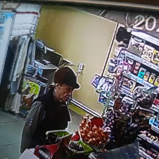 Добрый день всем! Кто знает этого человека, передайте е...