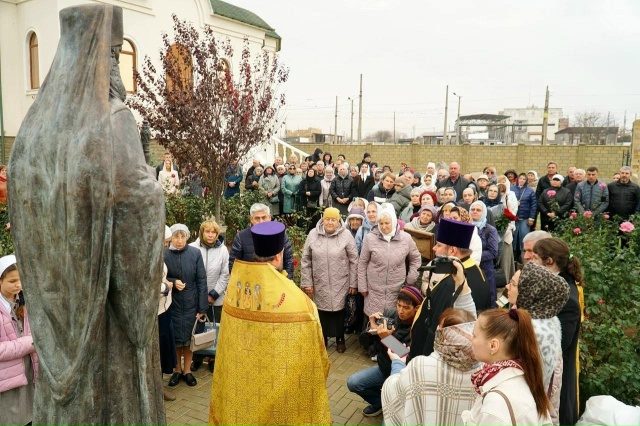 В Евпатории состоялось открытие и освящение статуи св?...