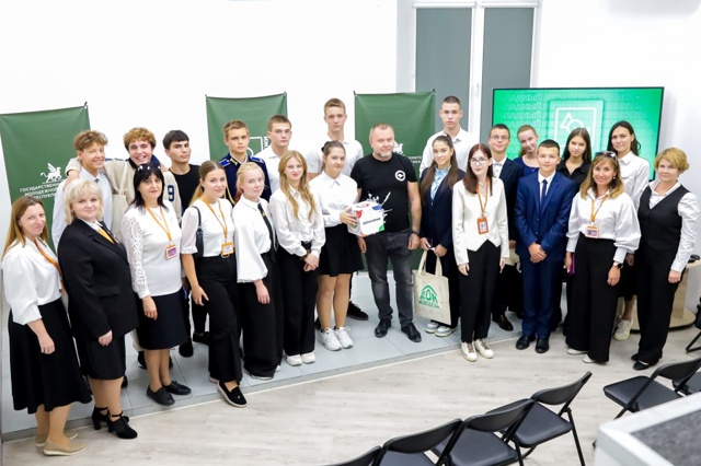 Форум ученического самоуправления проходит в Евпатор?...