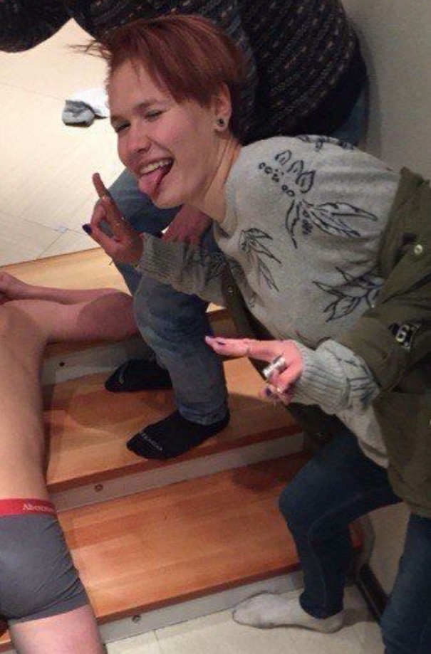 Кентик развалился, а ему говорили пить меньше