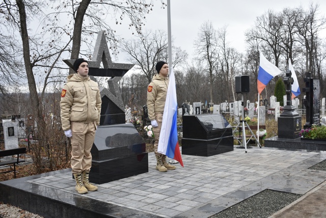 Вчера на городском кладбище состоялось торжественное ...