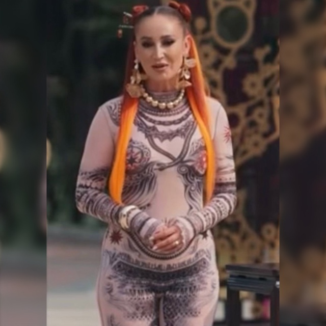 Кажется, в команде стилистов «Острова Скоровищ» затес?...