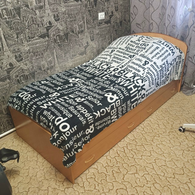 Продам кровать с полновыкатными ящиками, спальное мес?...