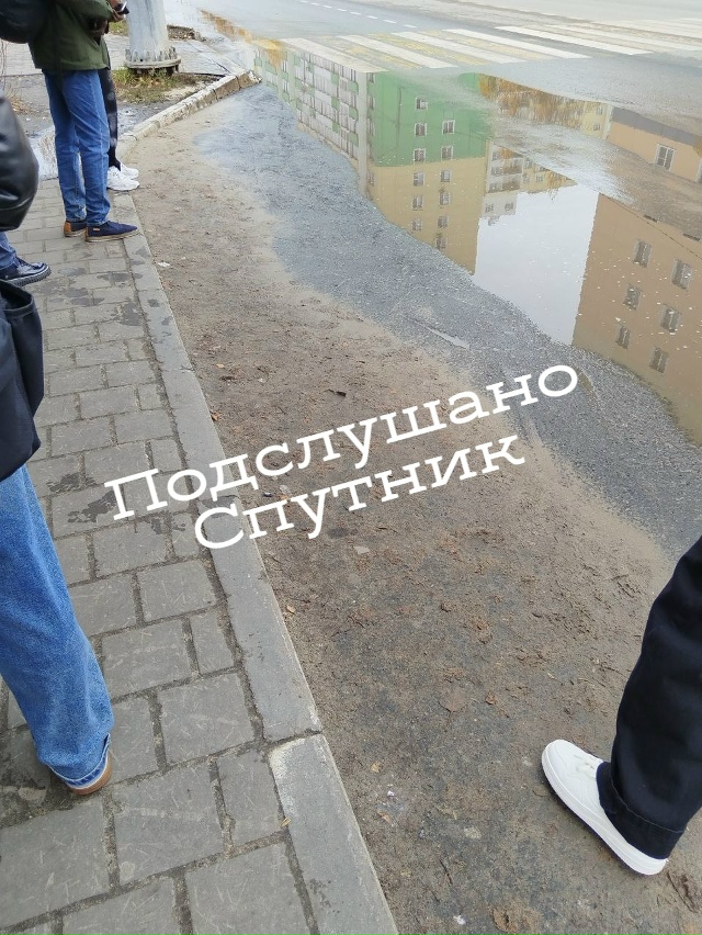 А кто у нас чистит дороги? Этот песок лежит на Радужной,...