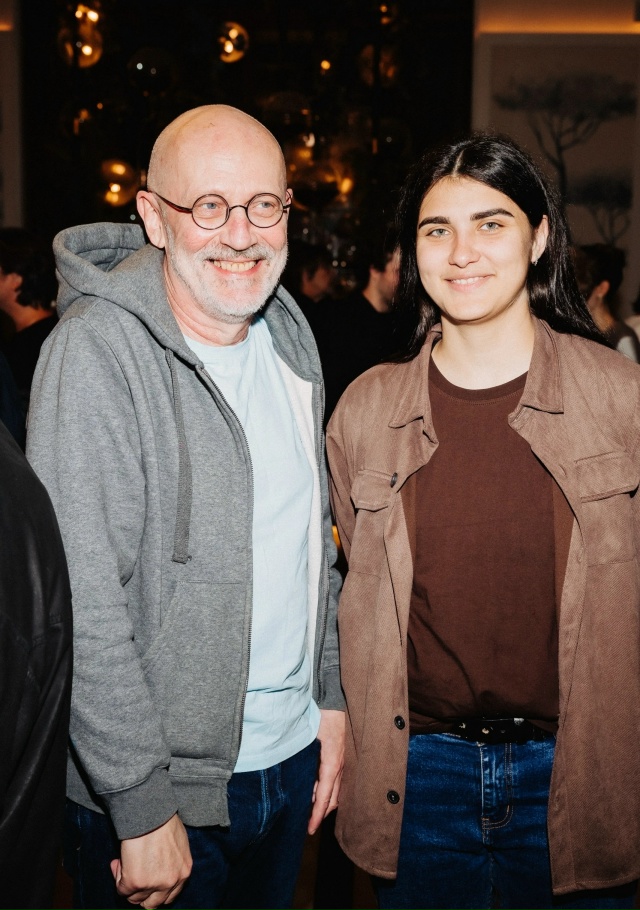 Александр Гордон вышел в свет с молодой супругой
На п...