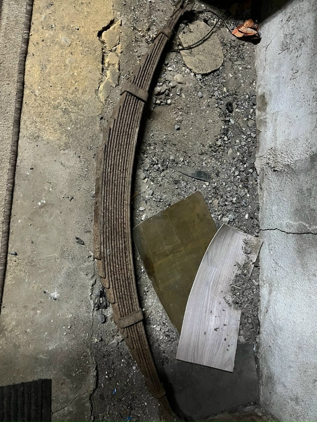 Продается резина ,цена за комплект 1500руб, рессора 2500ру?...