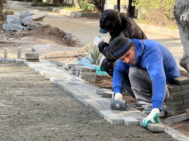 Подходит к завершению благоустройство дворов по пр. По...