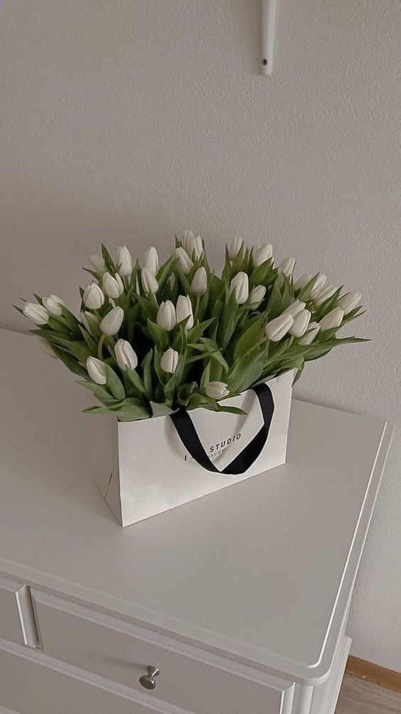 Любить жизнь - это всё делать со вкусом, медленно...
Фи?...