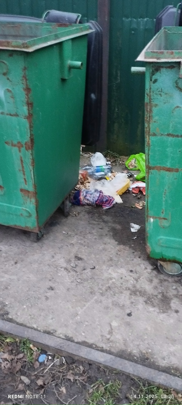 ул.Коммунистическая во всей красе, неужели за это никт?...