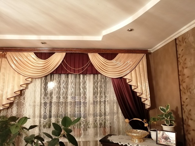 Продам комплект ламбрикен 2 шт., ширина 5м, все вопросы п...