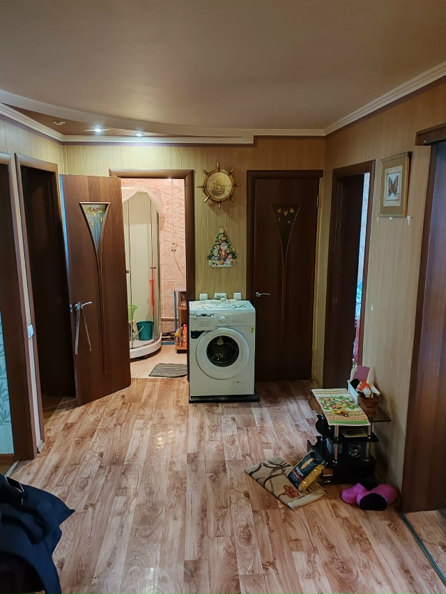 Продам трёх комнатную квартиру в двух квартирном кирп?...