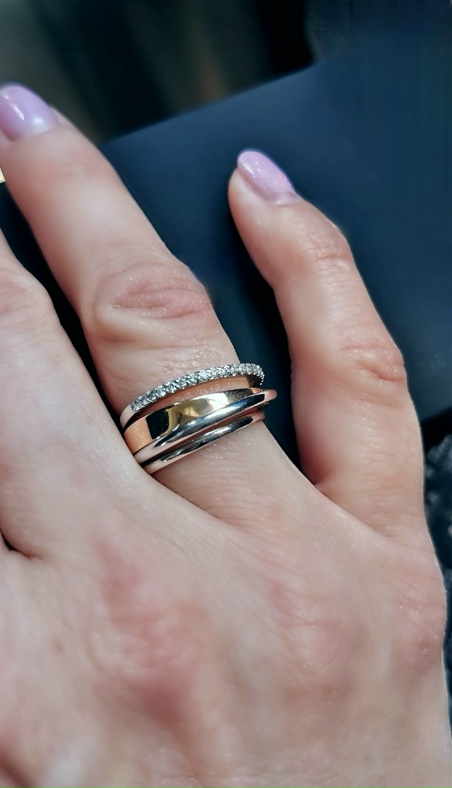 Утеряно кольцо (золото, серебро и фианиты) по ул. Ленина...