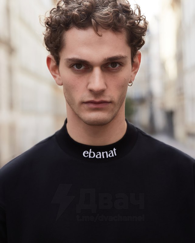 Ebanat выпустил футболку к Новому году
Китайская компания представила новую футболку, у которой наз