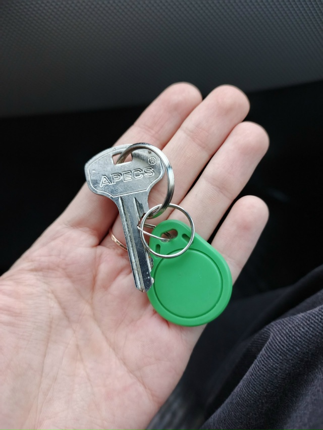 Найден ключ на Мира 12А, около Озона