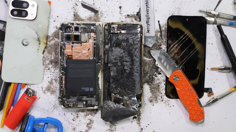 Google Pixel 10 Pro Fold взорвался во время теста на долговечность.
В ходе бенд-теста популярный см