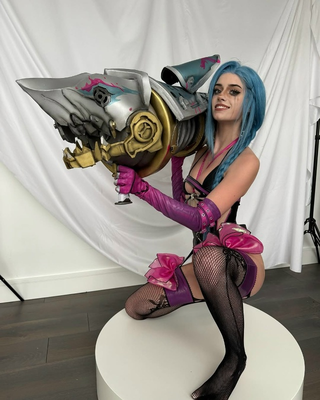 Косплей на Джинкс из Лиги Легенд и Аркейн от sooogsx