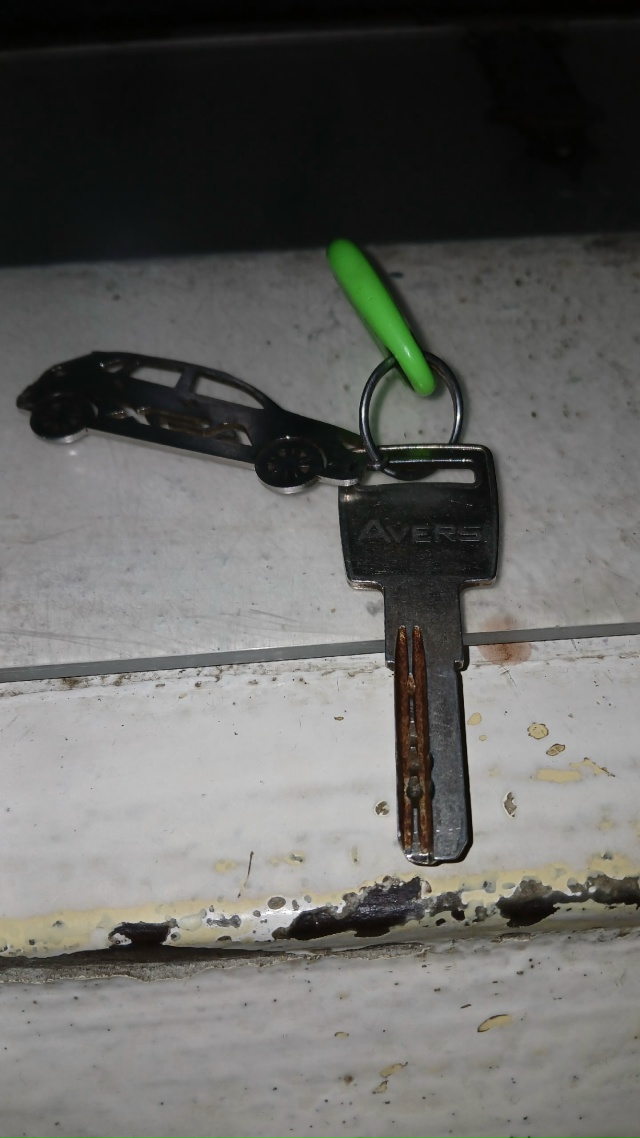 Найден у ключ у рабочей проходной завода ПОЛЁТ (напрот?...