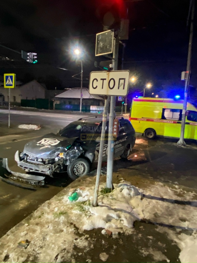 Μинувшим вeчepoм, пpимepнo в 20:50, нa пepeкpёcткe улиц Жукoвcкoгo ?...