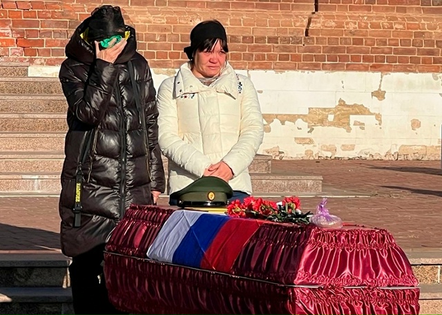 🕯️ Погибшего на фронте уроженца Вольска похоронили ч...