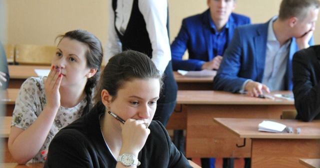 В России хотят на год сократить срок обучения в школе.
...