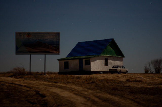 Ночь. Палатка. Яркий свет луны ?
Не всегда весной вып...