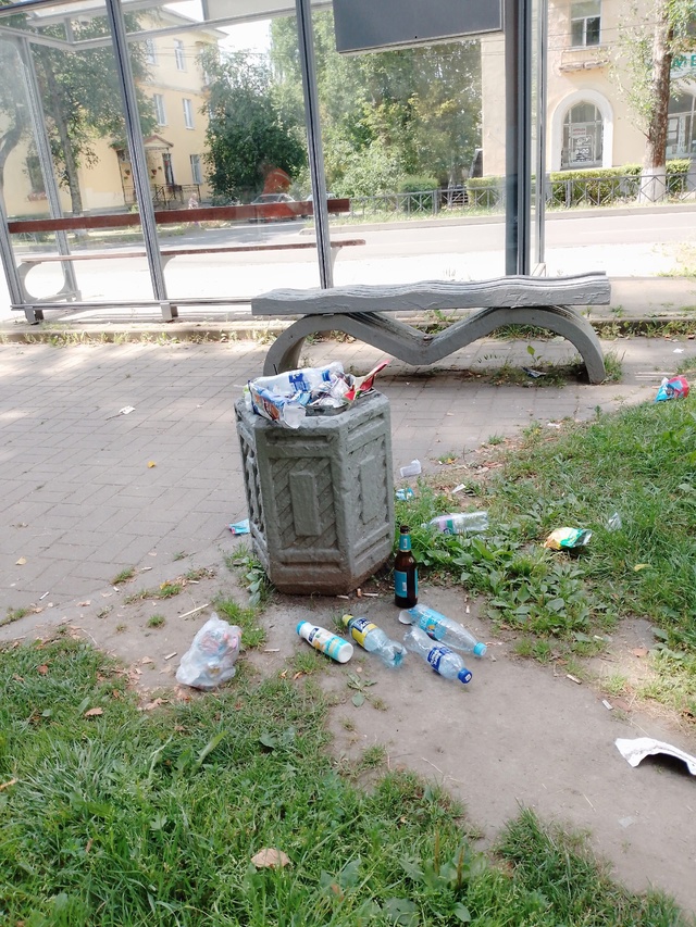Где вы,, Слуги народа,, ставьте тогда мусорный контейне?...