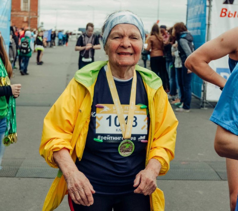 👵 92-летняя пенсионерка из Подмосковья приняла участие в 1000 забегов по всему миру – ей просто стал