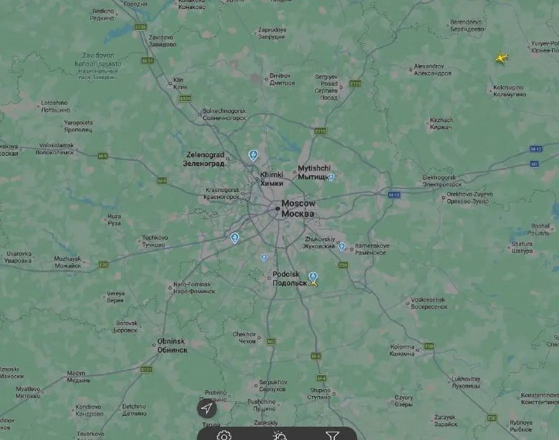 ✈️ В небе над Москвой прямо сейчас нет ни одного самолёта
↪️↩️ Все аэропорты Москвы возобновили раб