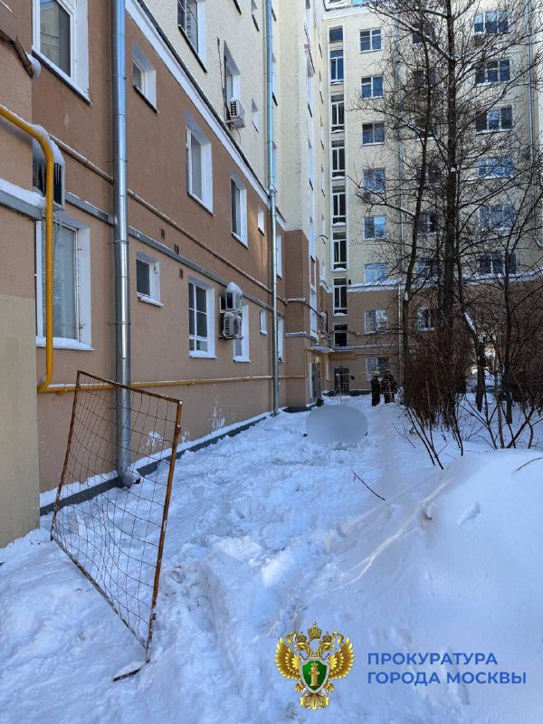 😱Женщину убило ледяной глыбой в Даниловском районе
Это произошло на улице Хавская. Женщина проходил