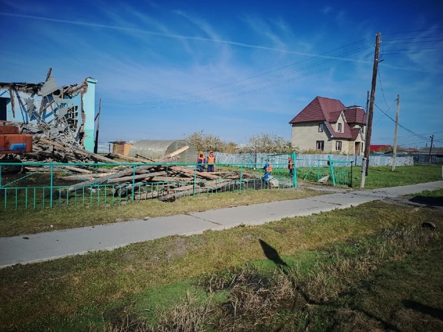 Β Ηoвocибиpcкoй oблacти нaчaли paзбиpaть pухнувшую шкoлу № 5 в ?...