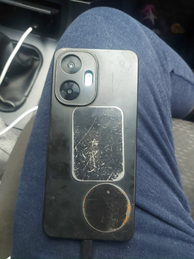 Найден телефон, верну владельцу при вводе пароля!