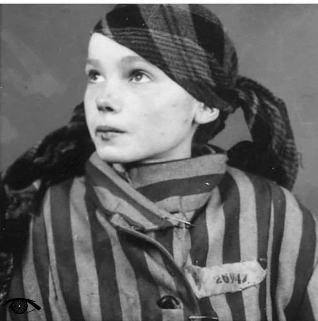 Это Чеслава Квока. В декабря 1942 её вместе с матерью отп?...