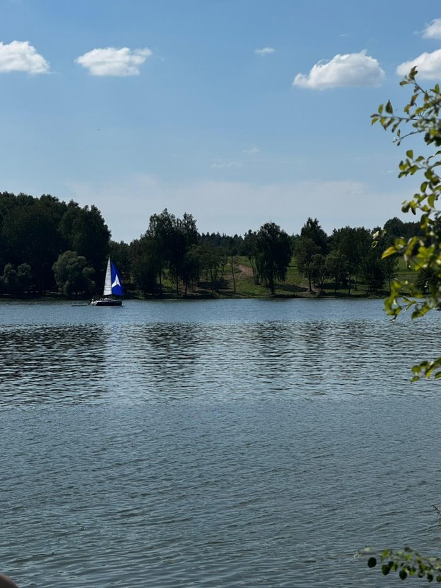 Белеет парус одинокий ⛵ на можайском водохранилище