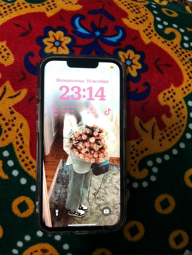Продам
iPhone 13 в хорошем состоянии чехол и стекло коробк?...