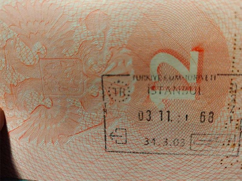 Россиянина не пустили в Китай по безвизу из-за турецких штампов в паспорте.
Пограничники не смогли