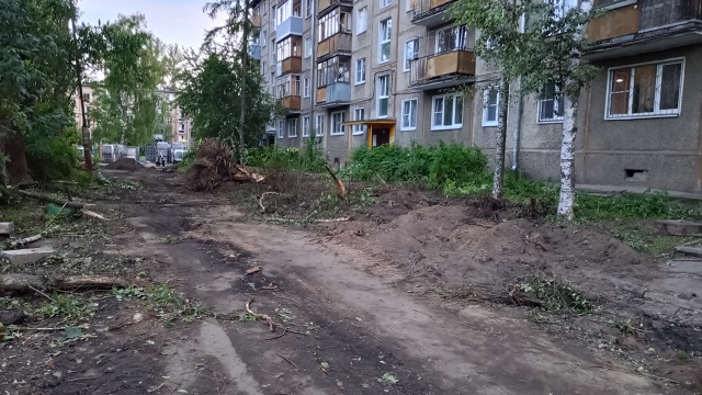 Вот такие методы благоустройства территории на Панина...