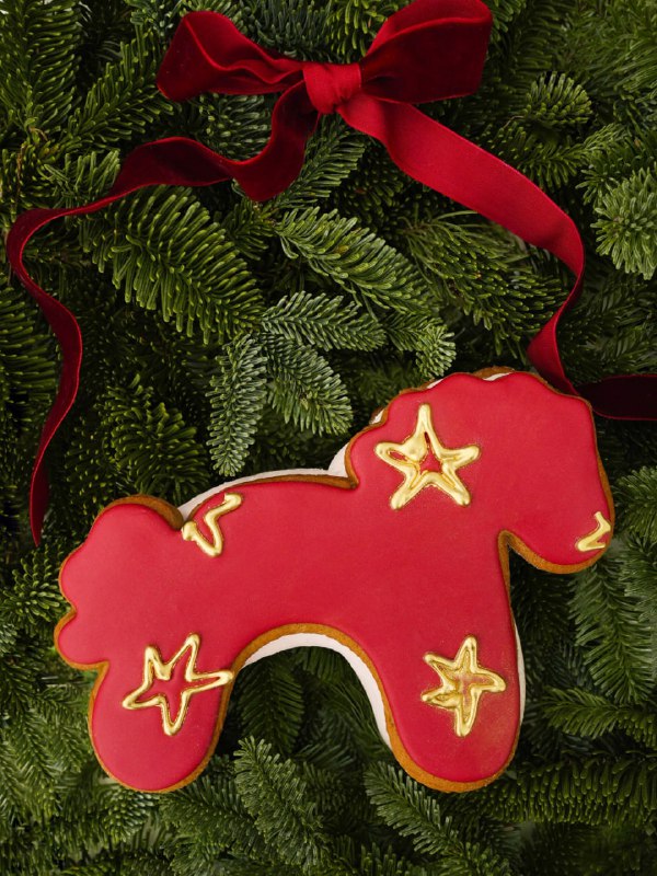 Вааау, в Биби лав кейк выпустили милейшие наборы муссовых пироженок в виде ёлочных игрушек. Цена наб