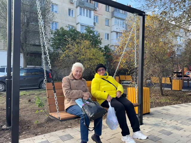 Подходит к завершению благоустройство дворов по пр. По...