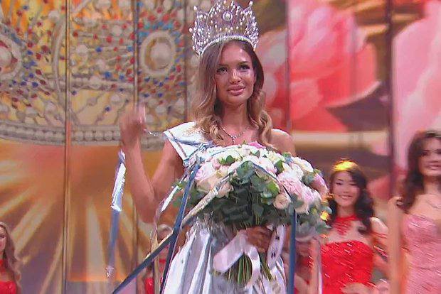 Определилась «Мисс Россия 2025» — ею стала 21-летняя Анастасия Венза из Подмосковья.
Девушка получ