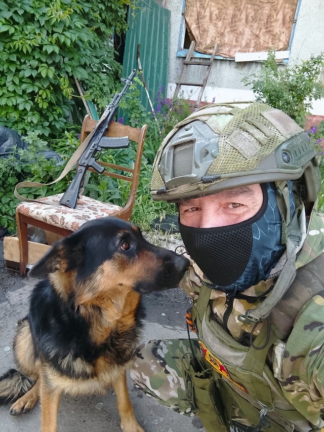 Важно в любых условиях оставаться людьми. Своих не бро?...