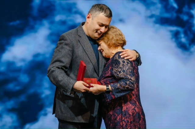 🎖Александр Хинштейн вручил награды матерям защитник?...