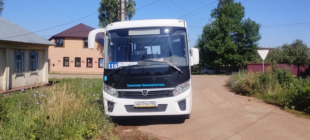 Почему Башавтотранс ставит тут автобус на стоянку пер?...