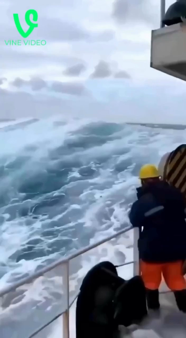 Стихия способна быть очень опасной. Но ужасно красиво!