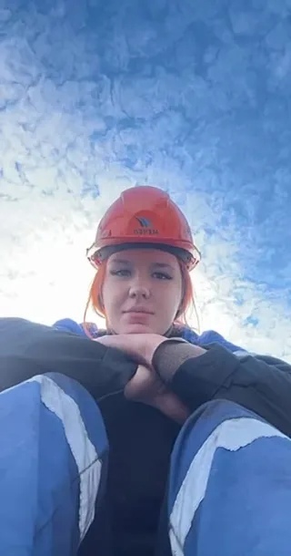 😁Зумерша устроилась на завод и рассказала о своей зар...
