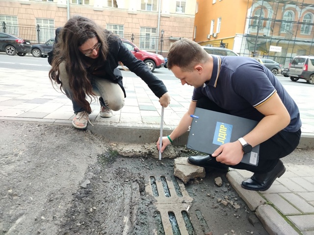 ☔️ После дождей вода подтапливает дом в Смоленске.
В...